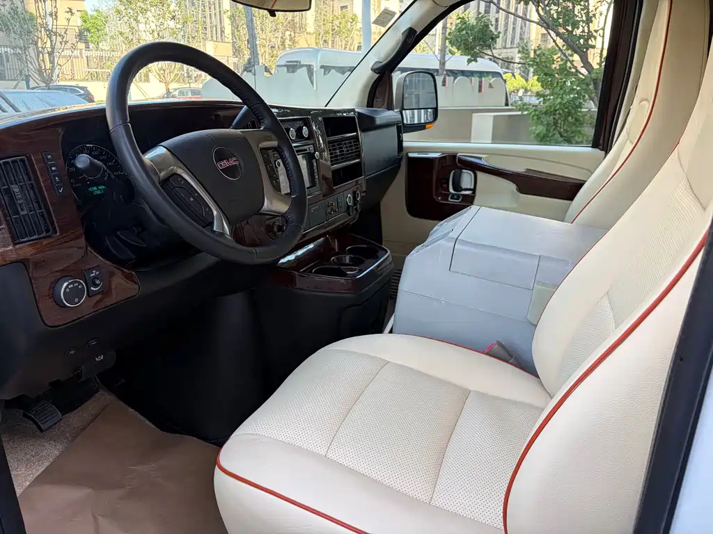 SAVANA 5.3 L 4 WD Leader