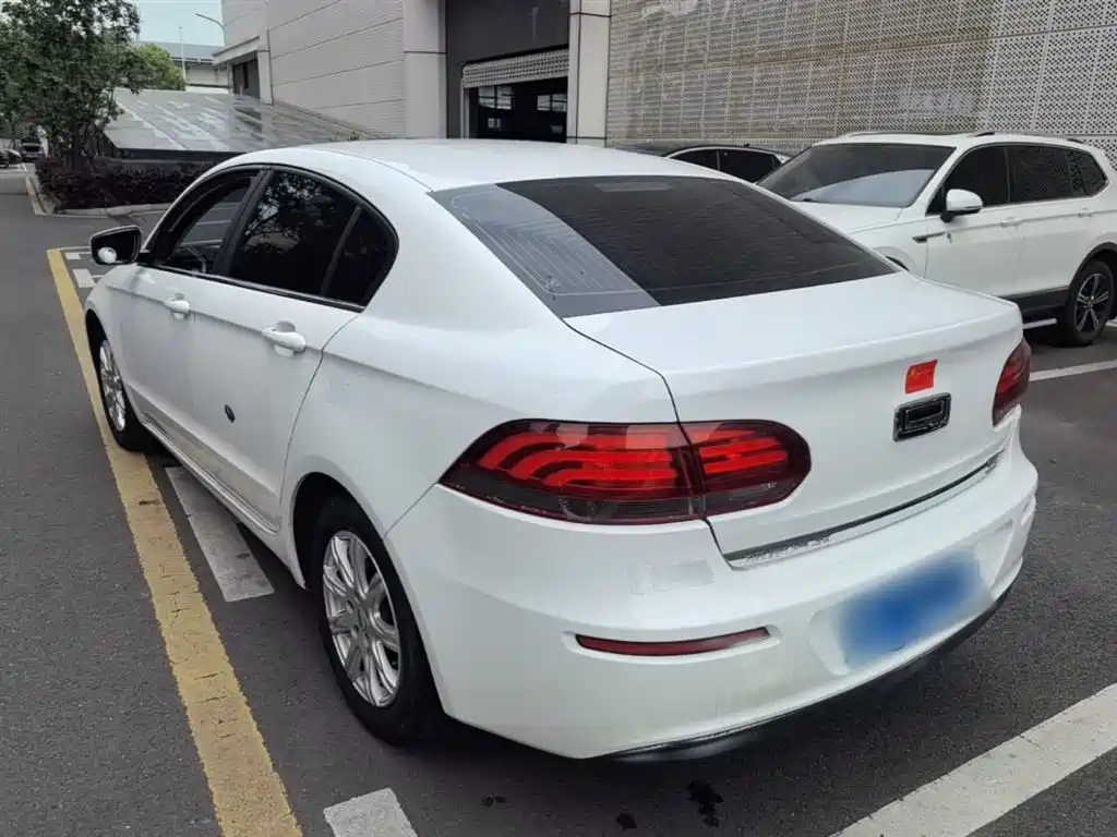 Qoros 3 观致3 2017款 三厢 1.6 L 自动致悦型