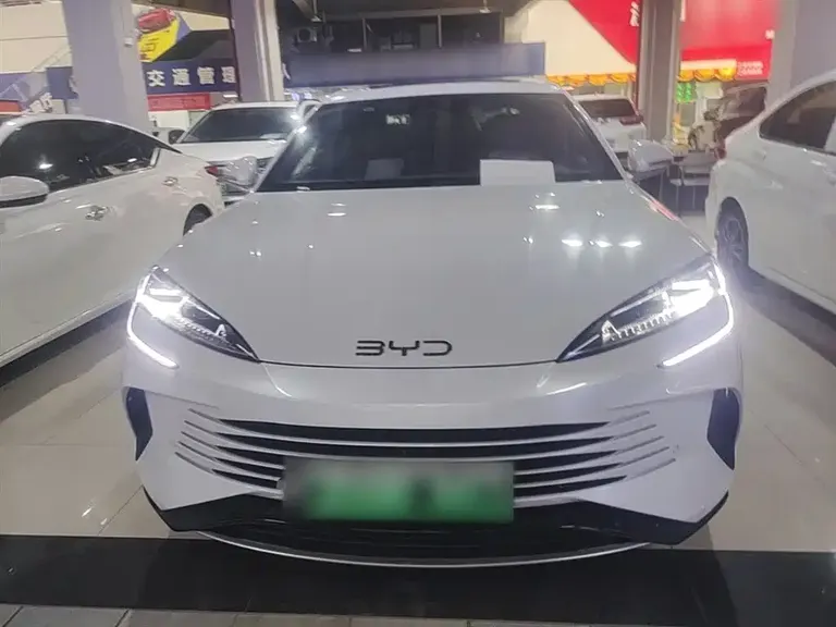 BYD Seal DM-i 1.5 L 121 km Distinguished