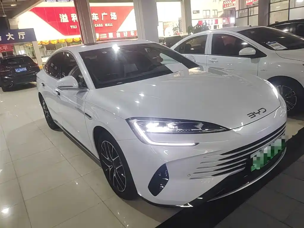 Seal DM-i 1.5 L 121 km Distinguished