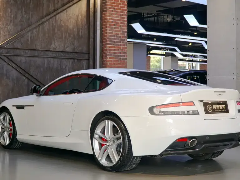 Aston Martin DB9 6.0 L Coupe
