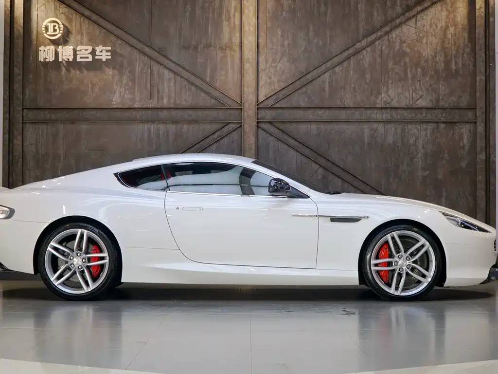Aston Martin DB9 6.0 L Coupe