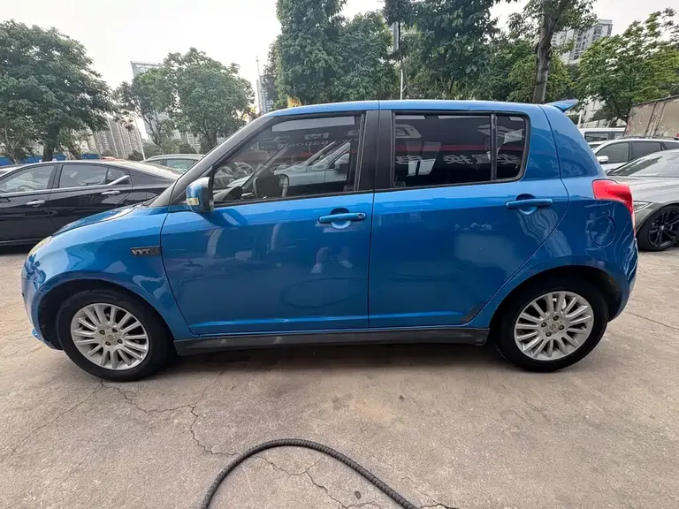 Suzuki Swift 雨燕 2011款 1.5 L 手动运动影音版