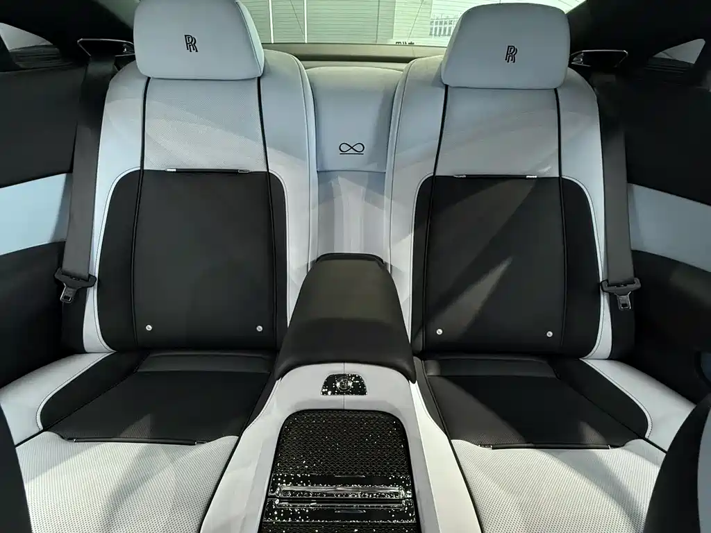 Wraith 6.6 T Black Badge