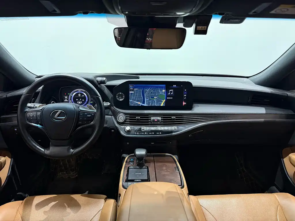 Lexus LS 500 h Outstanding