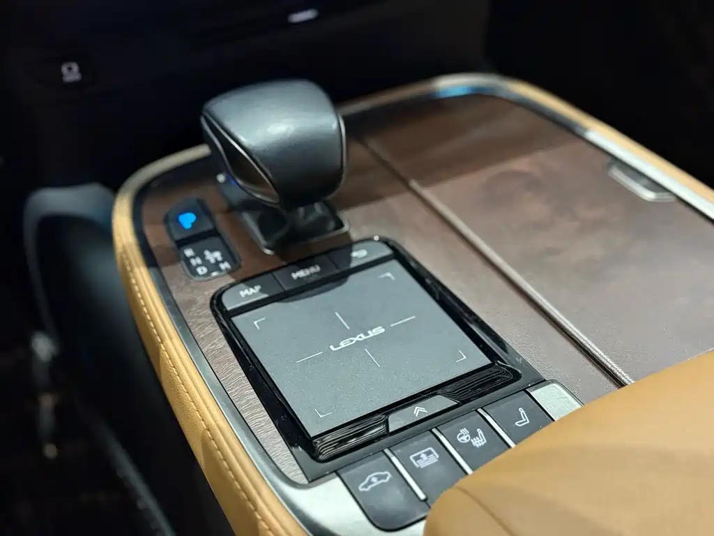 Lexus LS 500 h Outstanding