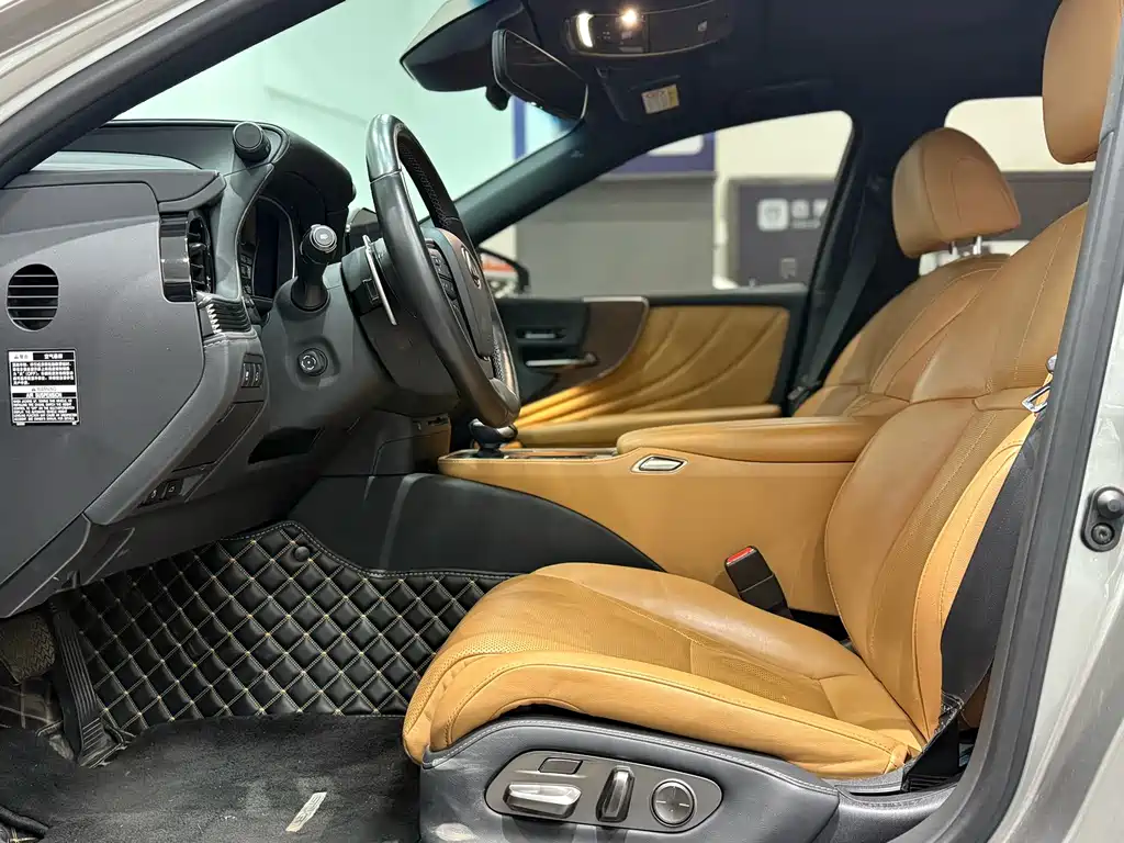 Lexus LS 500 h Outstanding