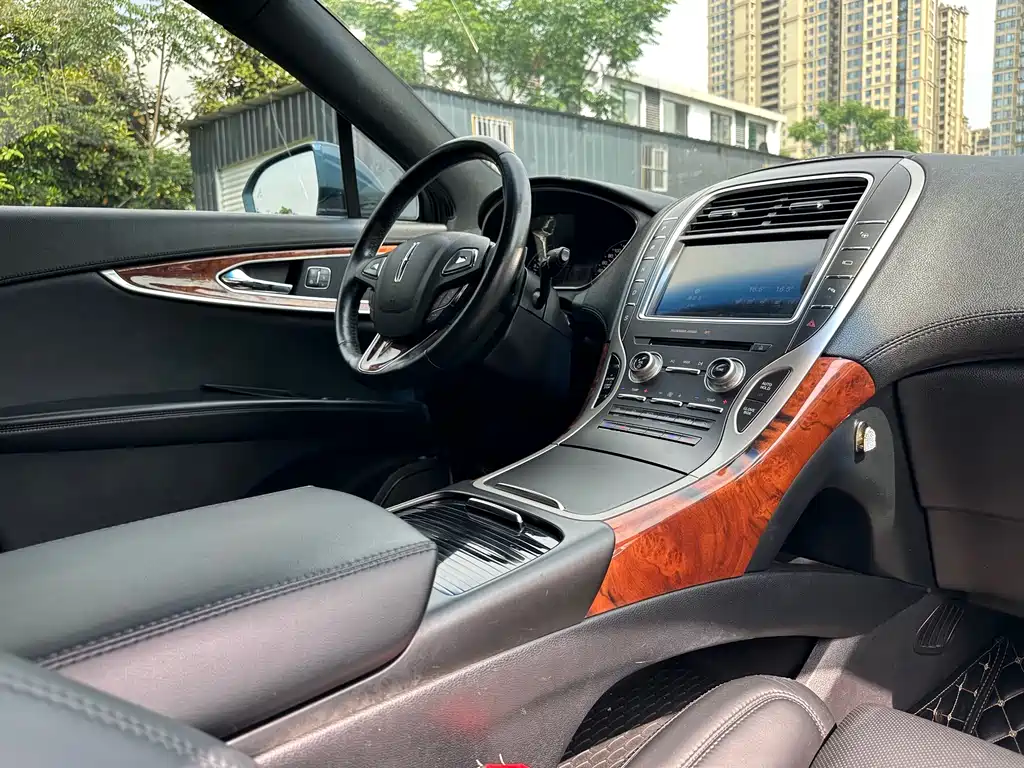 Lincoln MKX 2.7 T 4 WD Honor Shine