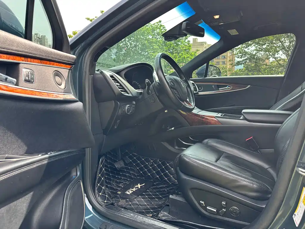 Lincoln MKX 2.7 T 4 WD Honor Shine