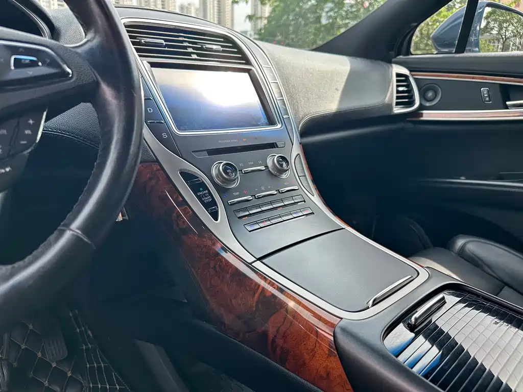 Lincoln MKX 2.7 T 4 WD Honor Shine