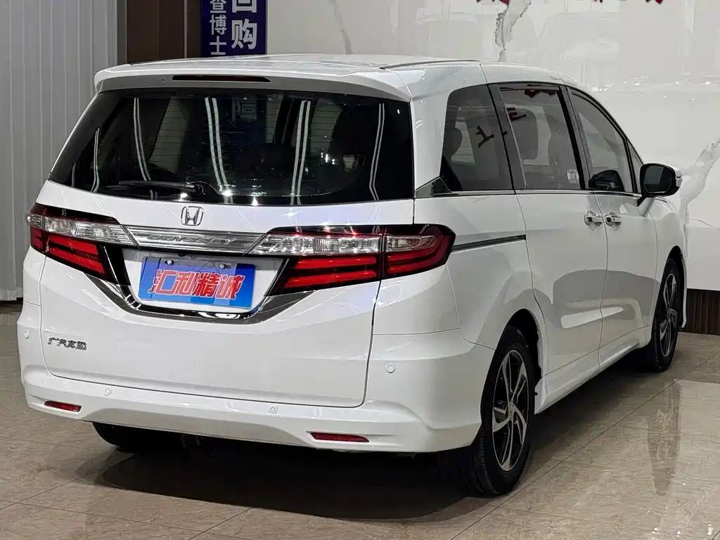Odyssey 2.4 L Luxury