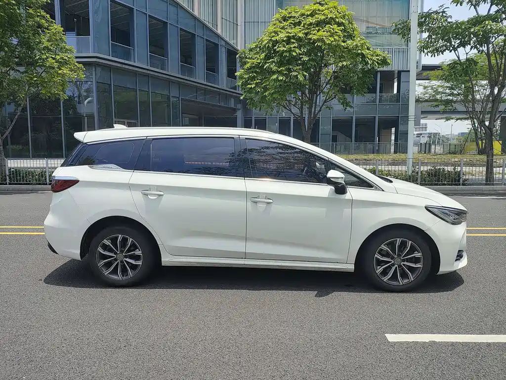 Song MAX 1.5 T Auto Connected Wise Comfort Sunroof 6-seat CN-VI