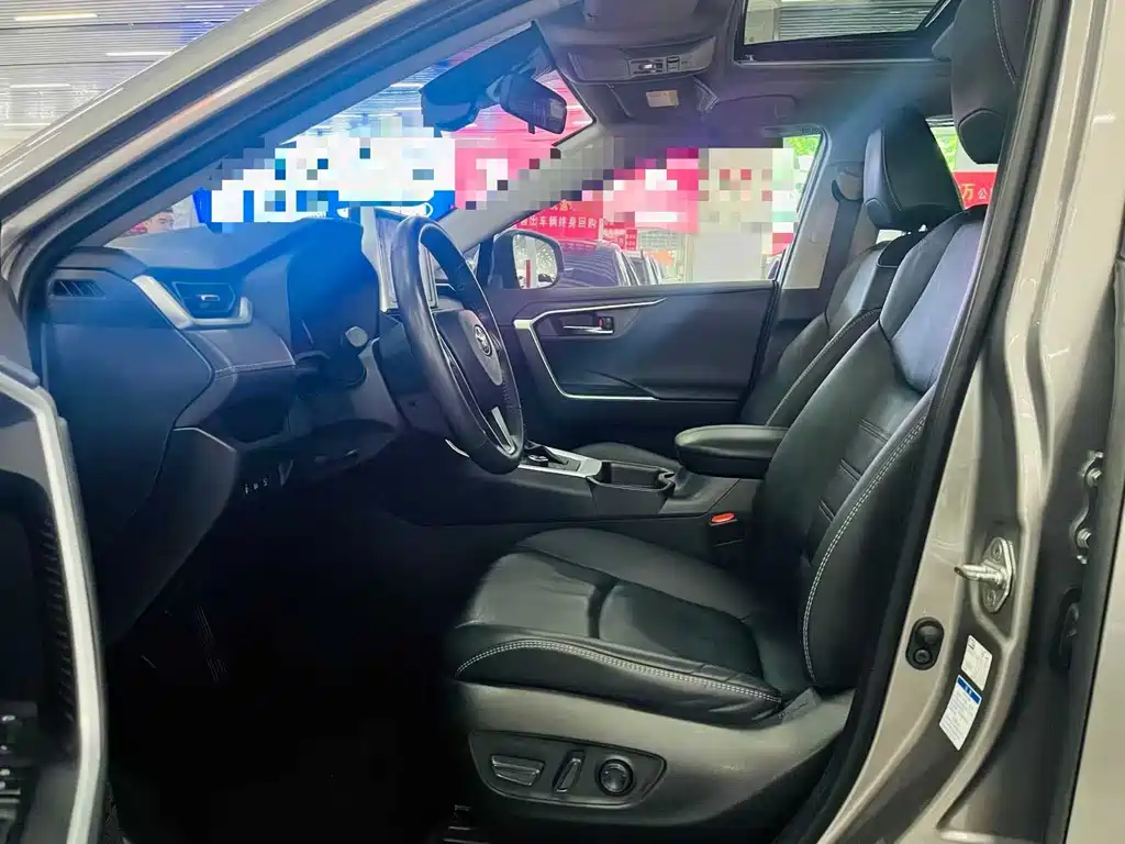 RAV4 Dual Engine 2.5 L E-CVT 4 WD Elite PLUS