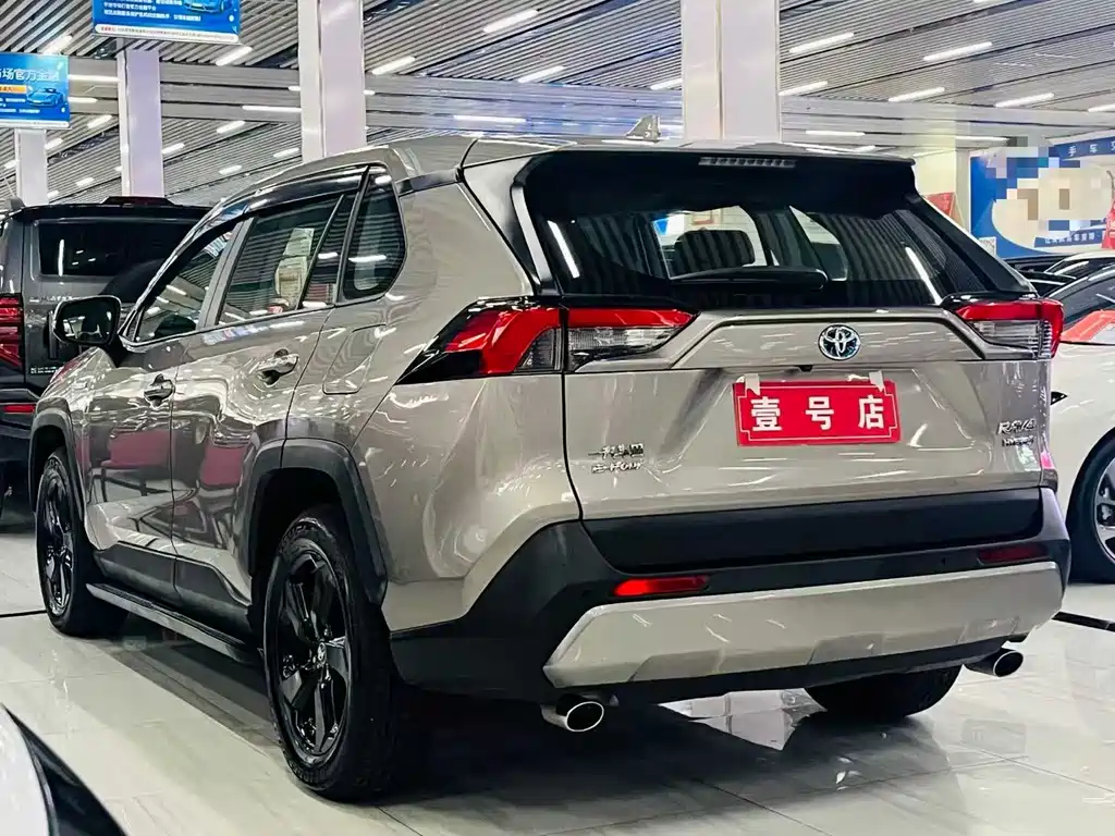 RAV4 Dual Engine 2.5 L E-CVT 4 WD Elite PLUS