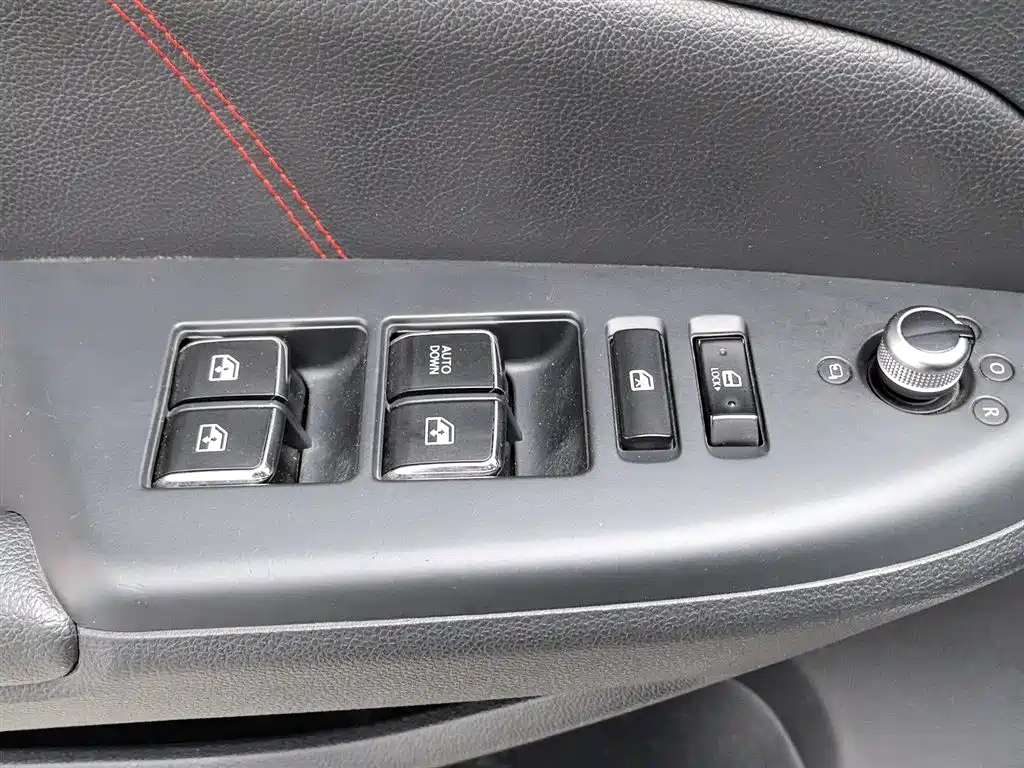 Changan CS75 2.0 L Manual Leading CN-IV