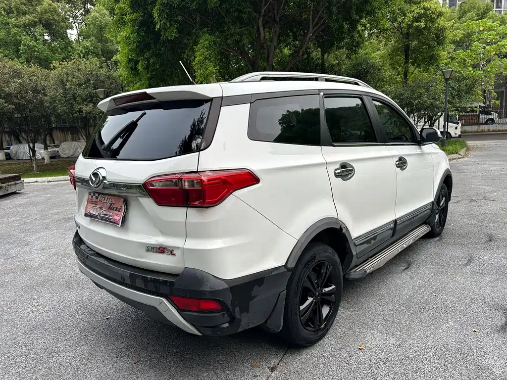 BAIC Huansu S3 S3 L 1.5 L Manual Distinguished