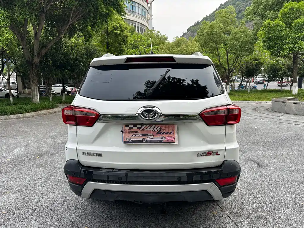 BAIC Huansu S3 S3 L 1.5 L Manual Distinguished