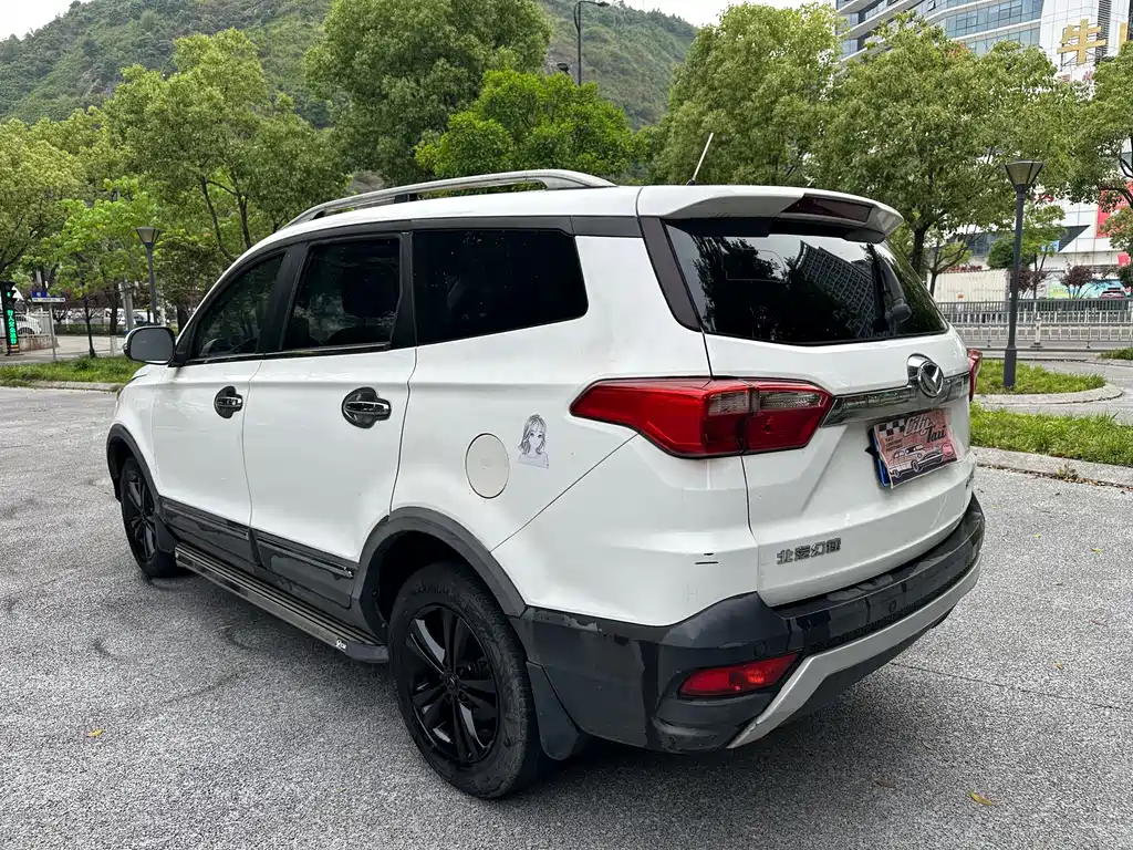 BAIC Huansu S3 S3 L 1.5 L Manual Distinguished