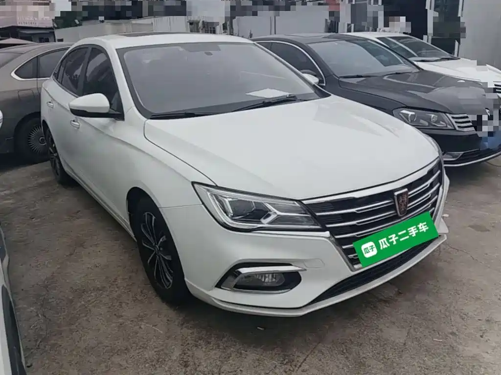 Roewe i5 1.5 L Manual 4 G Connected Leading Luxury Flagship