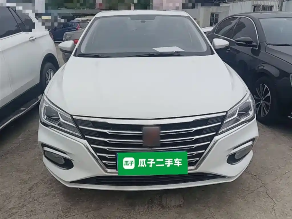 Roewe i5 1.5 L Manual 4 G Connected Leading Luxury Flagship