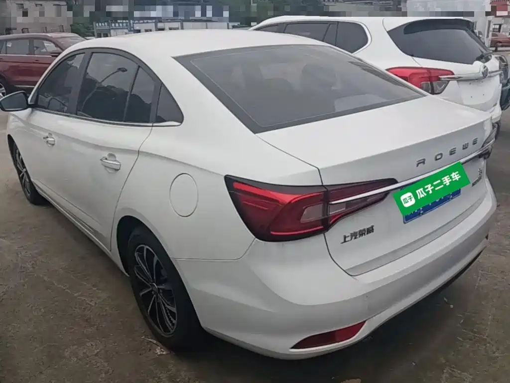 Roewe i5 1.5 L Manual 4 G Connected Leading Luxury Flagship