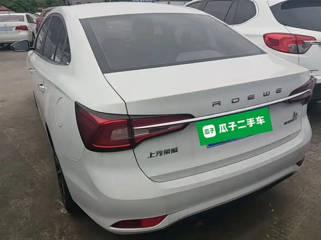 Roewe i5 1.5 L Manual 4 G Connected Leading Luxury Flagship