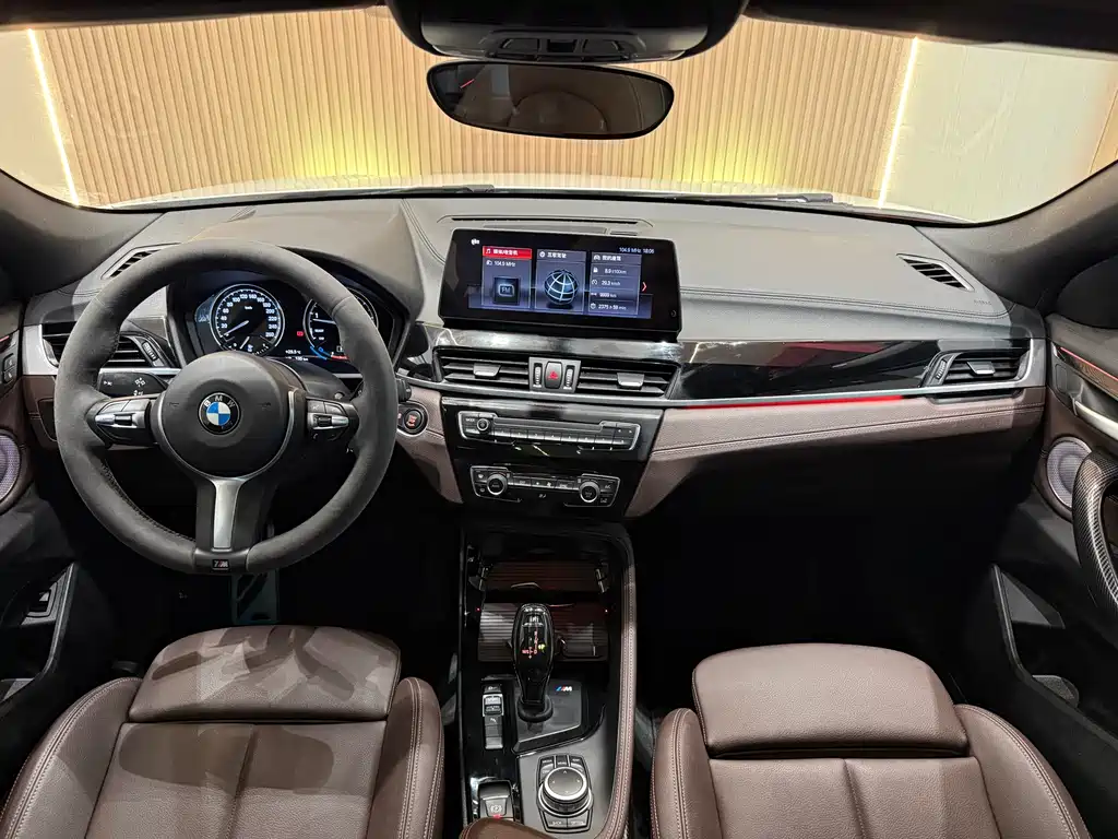 BMW X2 sDrive25 i Leading M Sport Package