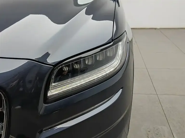 Lincoln Nautilus 2.7 T 4 WD Honor Shine