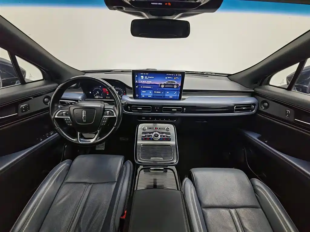 Nautilus 2.7 T 4 WD Honor Shine