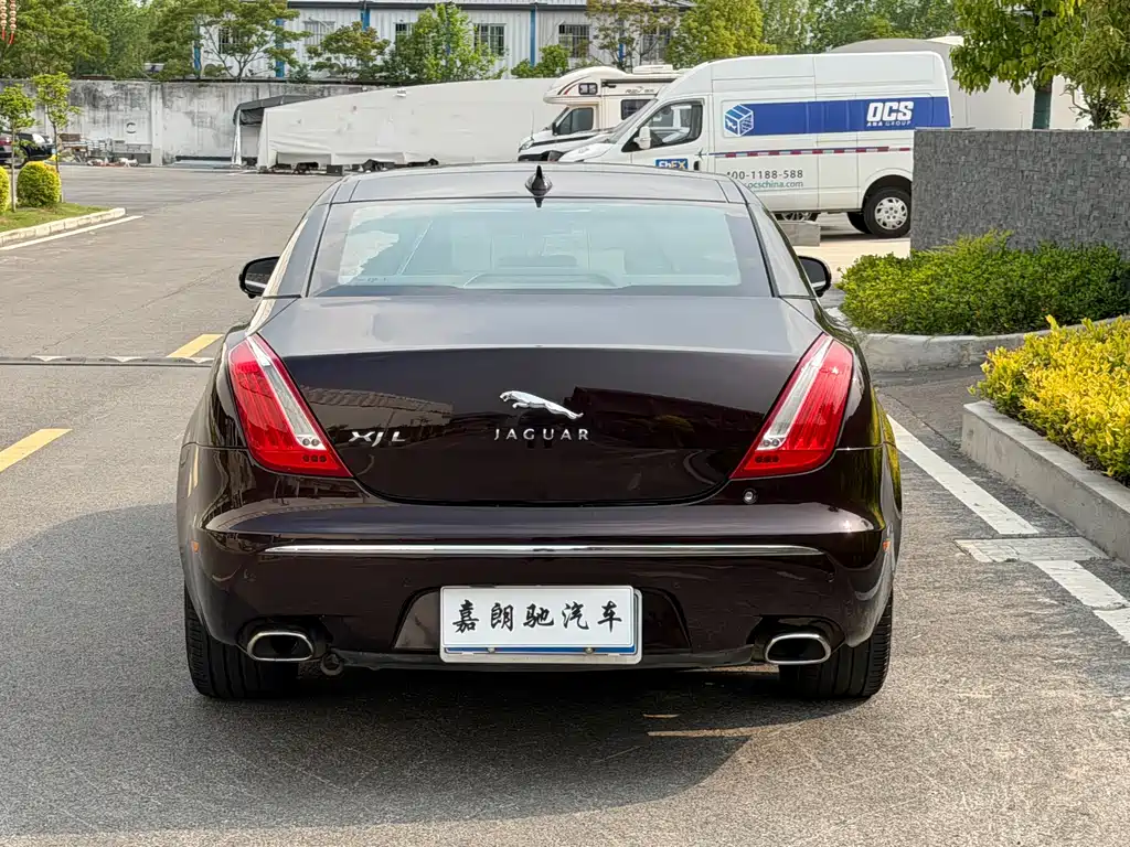 Jaguar XJ XJL 2.0 T Graceful Business