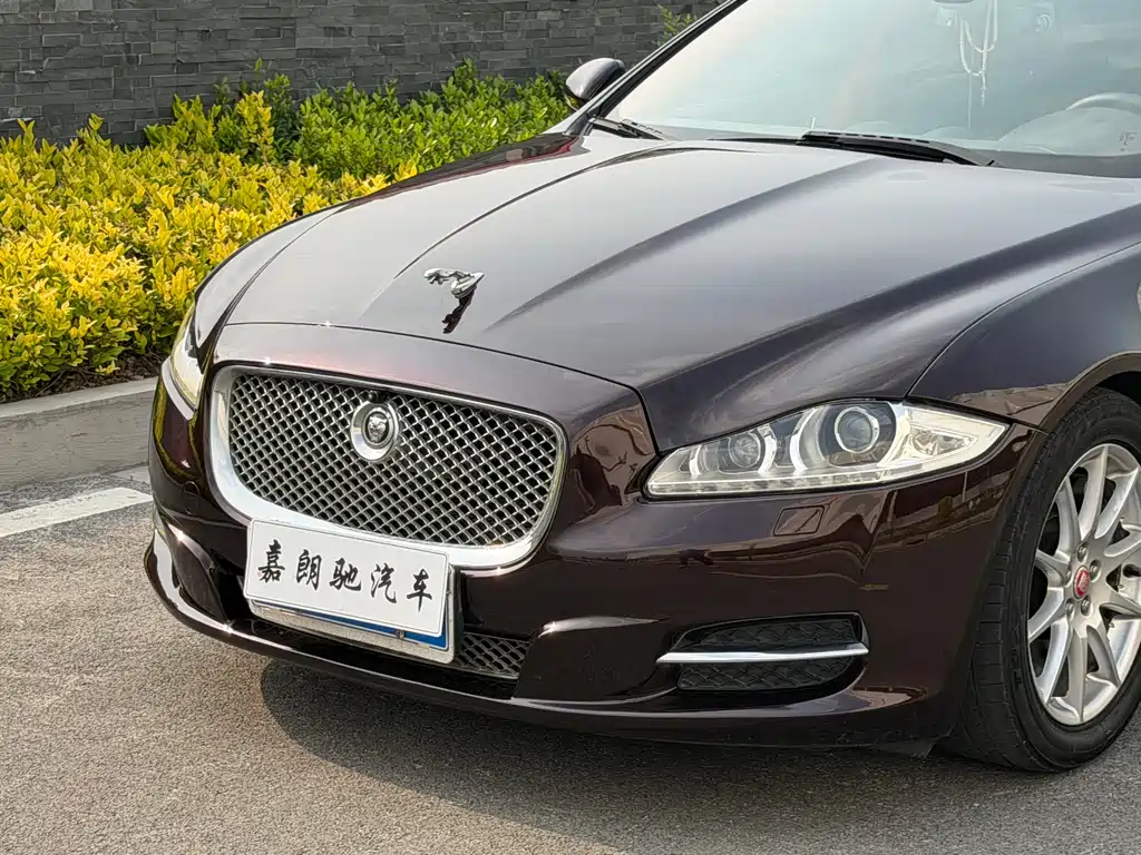 Jaguar XJ XJL 2.0 T Graceful Business