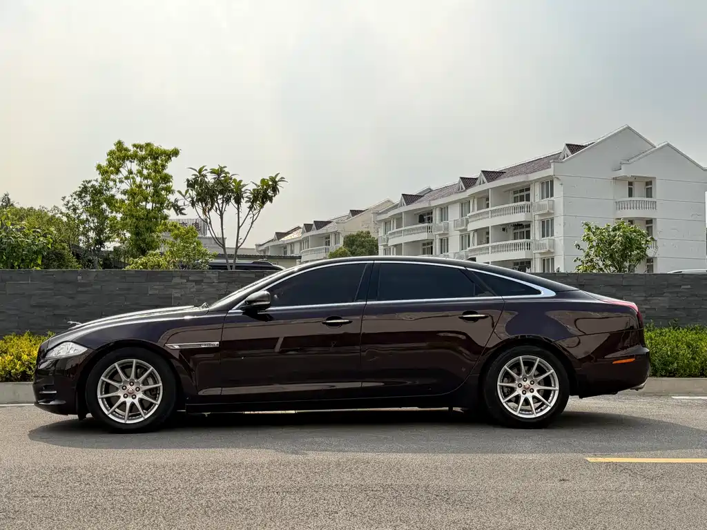 Jaguar XJ XJL 2.0 T Graceful Business