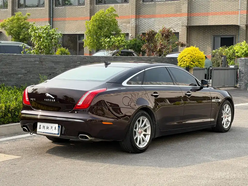 Jaguar XJ XJL 2.0 T Graceful Business