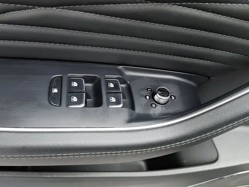 Hongqi HS5 Facelift 2.0 T Connected Flagship Enjoyment