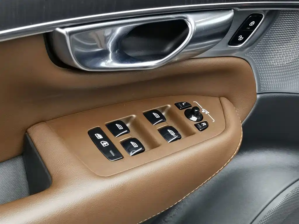 Volvo XC90 PHEV T8 RECHARGE Smart Supreme Luxury 7-seat