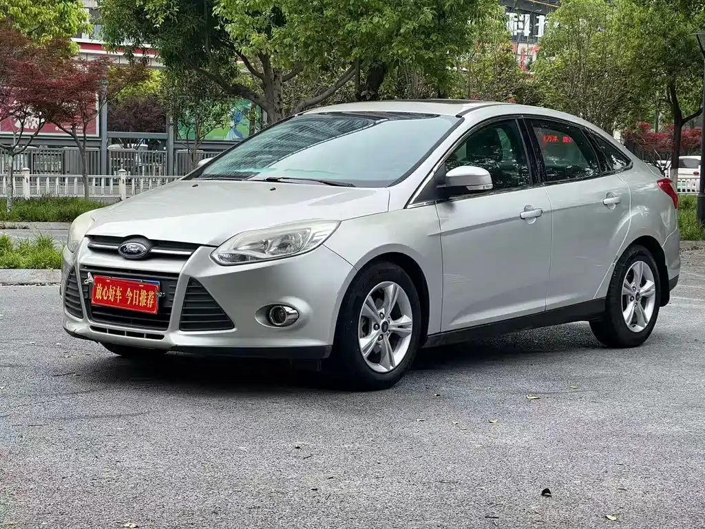 Focus Sedan 1.6 L Auto Distinguished