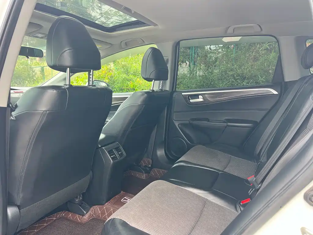 Jade 1.8 L Auto Comfort 5-seat