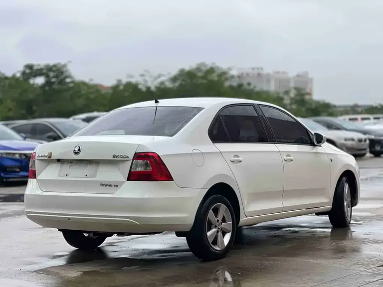 Skoda Rapid 1.6 L Auto Smart Select