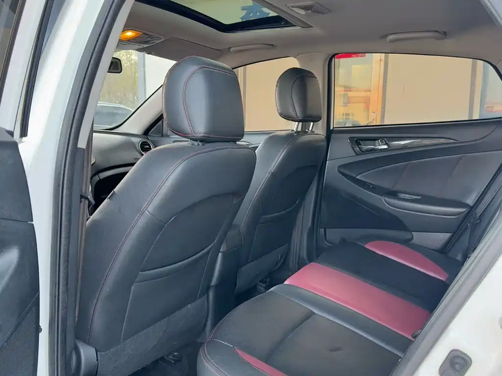 Eado XT 1.6 L Auto Premium Cool CN-V