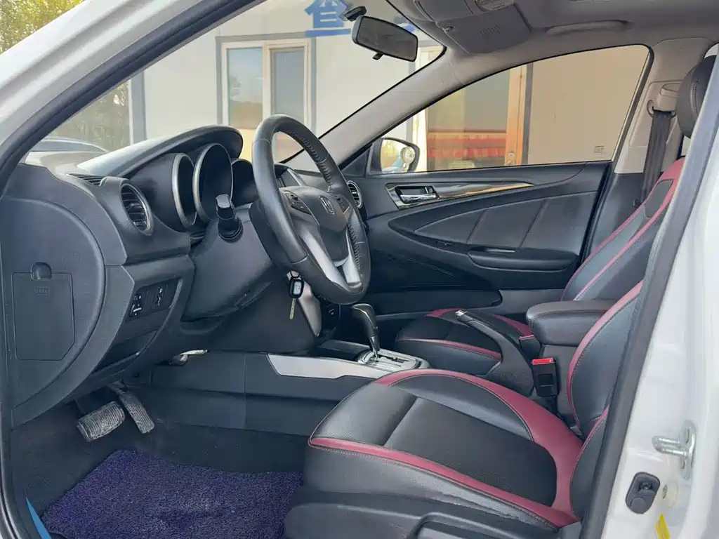 Eado XT 1.6 L Auto Premium Cool CN-V