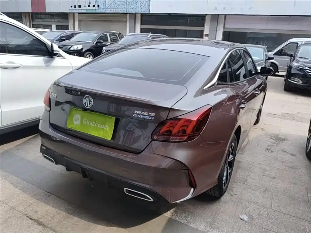MG5 180 DVVT CVT Luxury