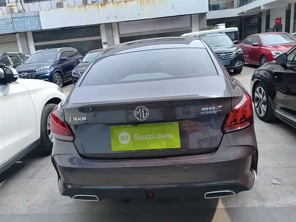 MG5 180 DVVT CVT Luxury