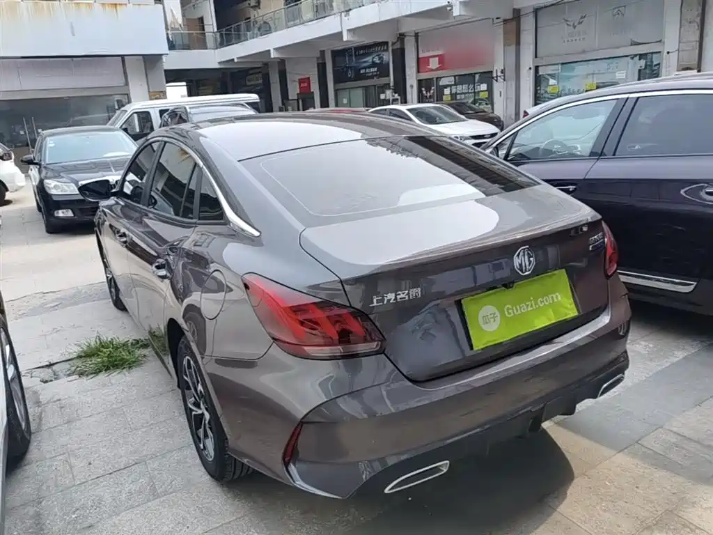 MG5 180 DVVT CVT Luxury