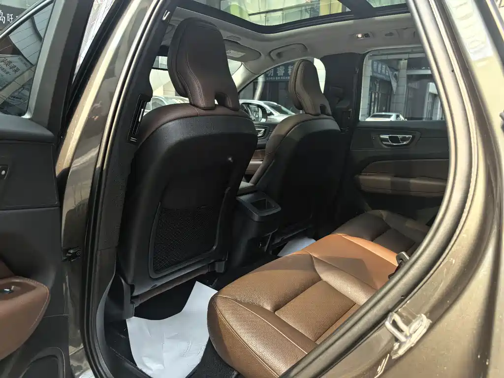 Volvo XC60 T5 4 WD Smart Ease CN-V