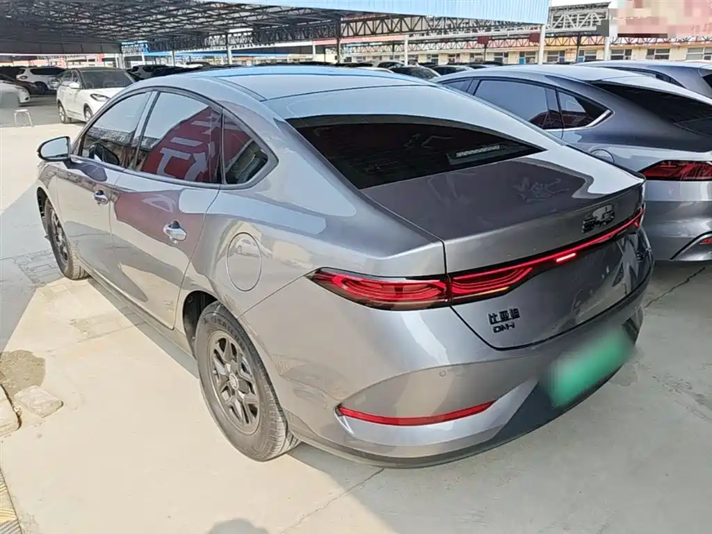 Qin PLUS DM-i Smart Drive 55 KM Leading