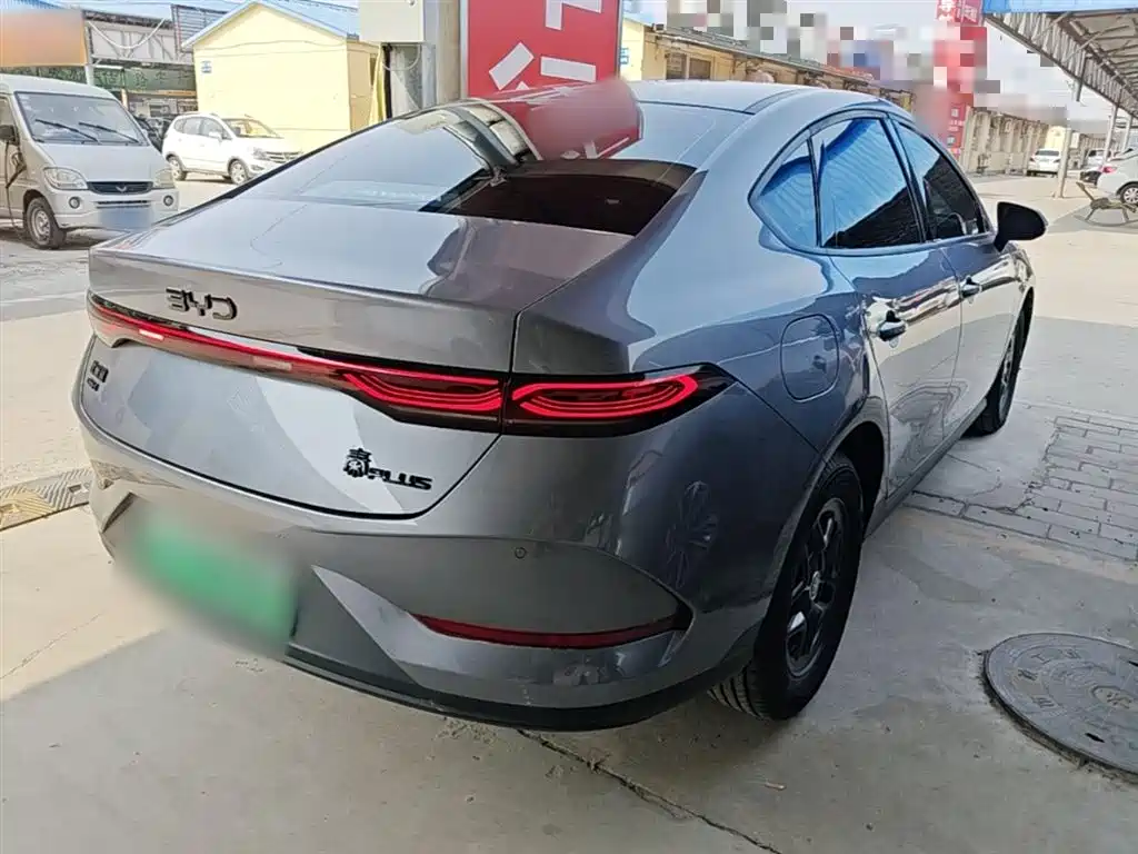 Qin PLUS DM-i Smart Drive 55 KM Leading