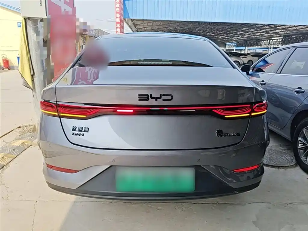 Qin PLUS DM-i Smart Drive 55 KM Leading
