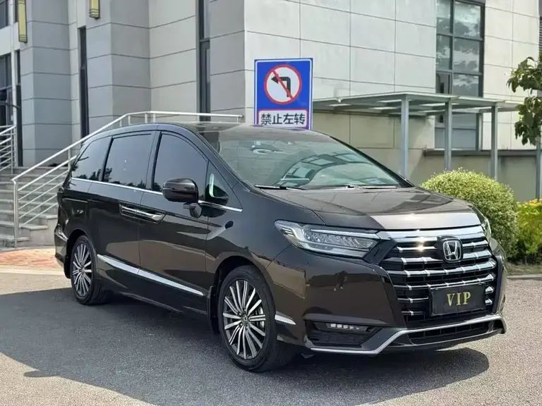 Honda Elysion 2.0 L e:HEV Luxury