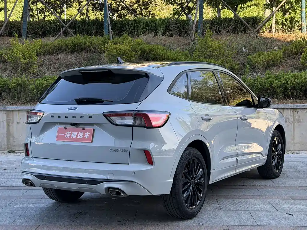 Escape EcoBoost 245 4 WD Indulge ST-Line Pro