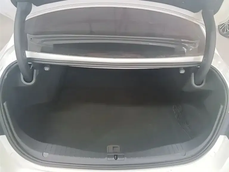 Hongqi H5 Classic Facelift 1.5 T DCT Flagship Charm